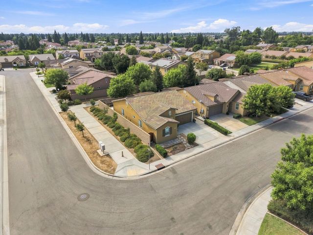 742 Kaweah Avenue, Clovis, CA 93619