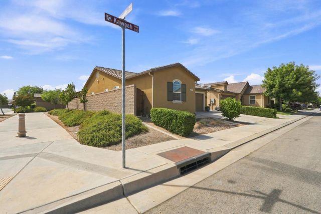 742 Kaweah Avenue, Clovis, CA 93619