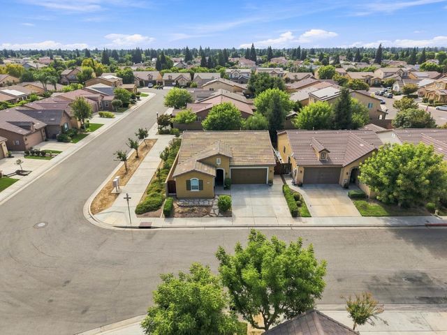 742 Kaweah Avenue, Clovis, CA 93619