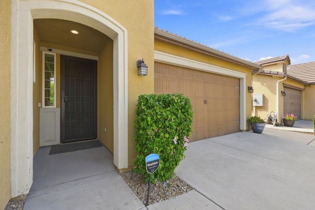 742 Kaweah Avenue, Clovis, CA 93619