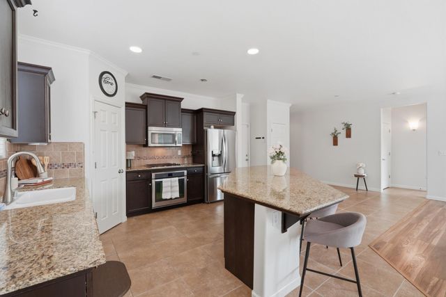 742 Kaweah Avenue, Clovis, CA 93619