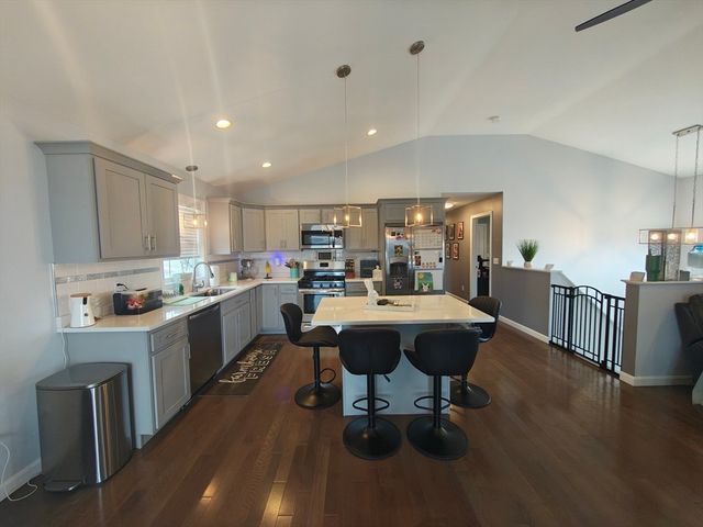 100 Bailey St, Fall River, MA 02724