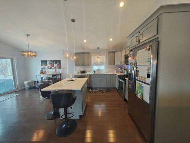 100 Bailey St, Fall River, MA 02724