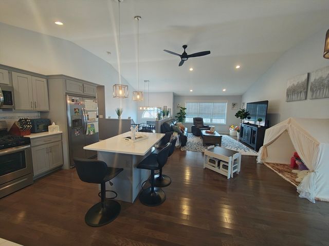 100 Bailey St, Fall River, MA 02724