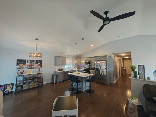 100 Bailey St, Fall River, MA 02724