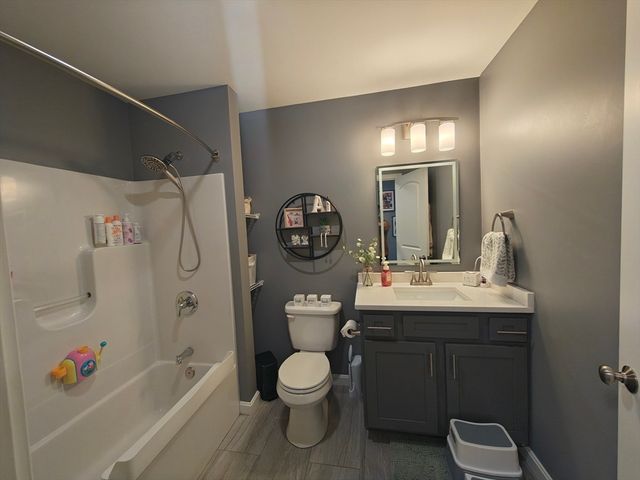 100 Bailey St, Fall River, MA 02724