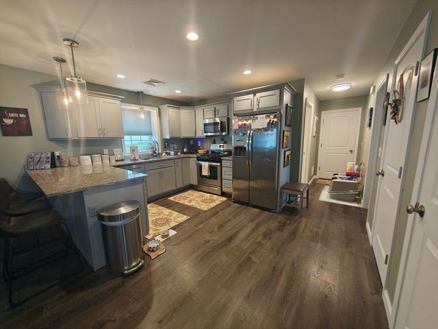 100 Bailey St, Fall River, MA 02724