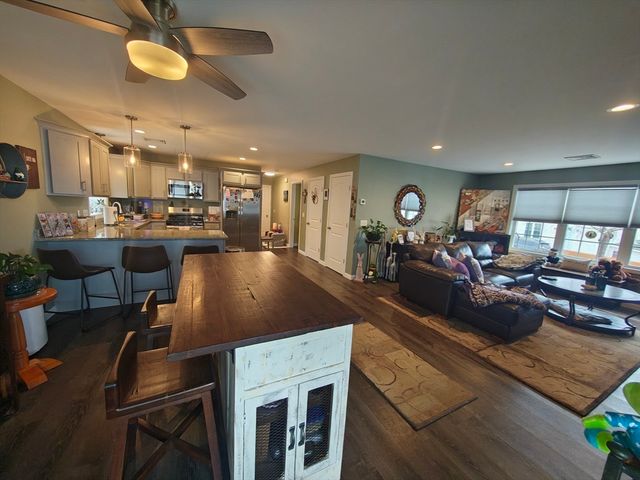 100 Bailey St, Fall River, MA 02724