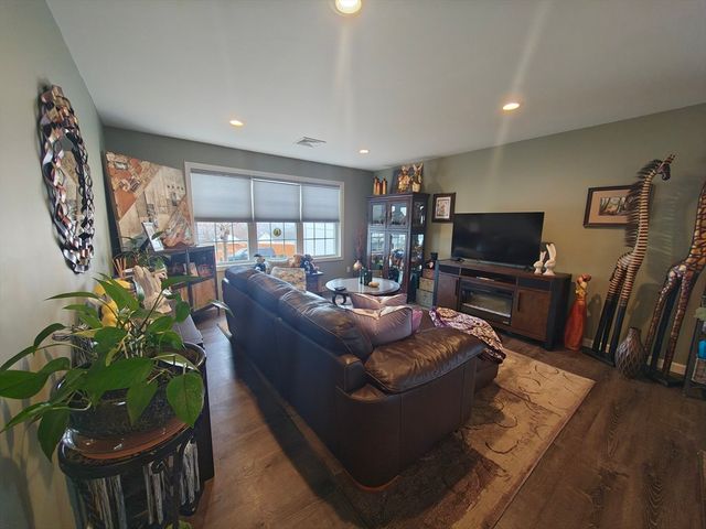 100 Bailey St, Fall River, MA 02724