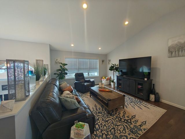 100 Bailey St, Fall River, MA 02724