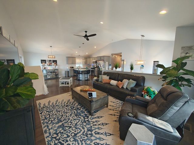 100 Bailey St, Fall River, MA 02724