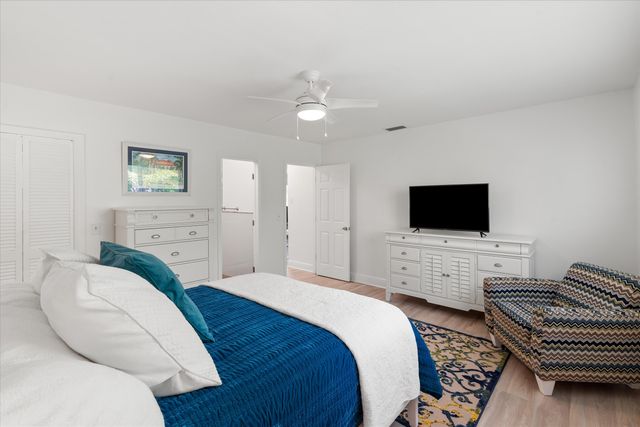 1202 Palm Trail 5, Delray Beach, FL 33483