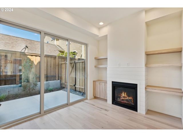 809 N FAILING St, Portland, OR 97227