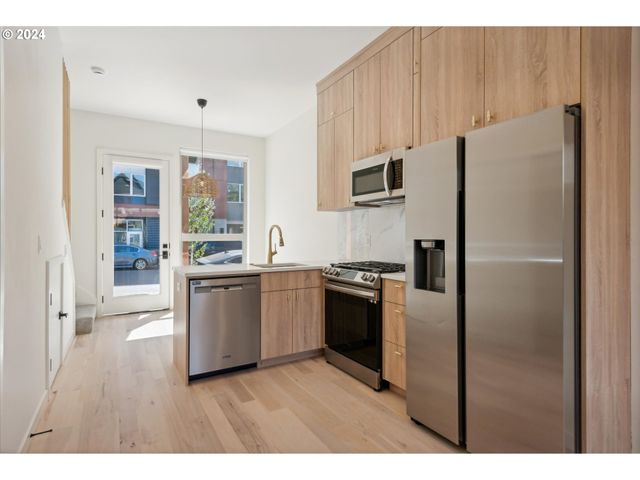809 N FAILING St, Portland, OR 97227