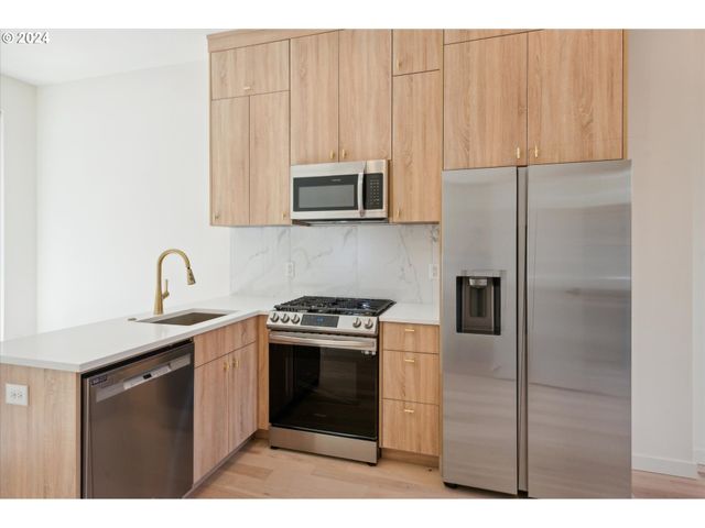 809 N FAILING St, Portland, OR 97227