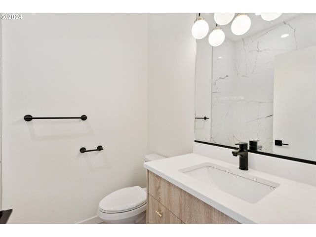 809 N FAILING St, Portland, OR 97227