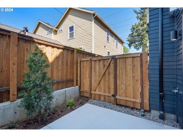 809 N FAILING St, Portland, OR 97227