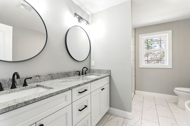 4 Hillcrest Dr, Wilbraham, MA 01095
