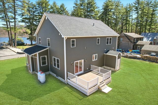 4 Hillcrest Dr, Wilbraham, MA 01095