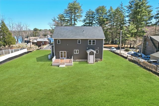 4 Hillcrest Dr, Wilbraham, MA 01095