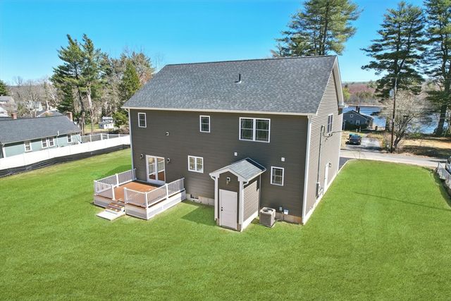 4 Hillcrest Dr, Wilbraham, MA 01095