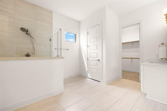 1905 Mazarro DR, Leander, TX 78641