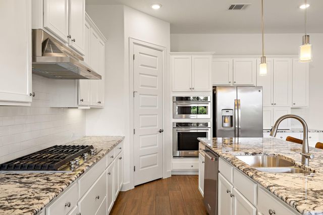 1905 Mazarro DR, Leander, TX 78641