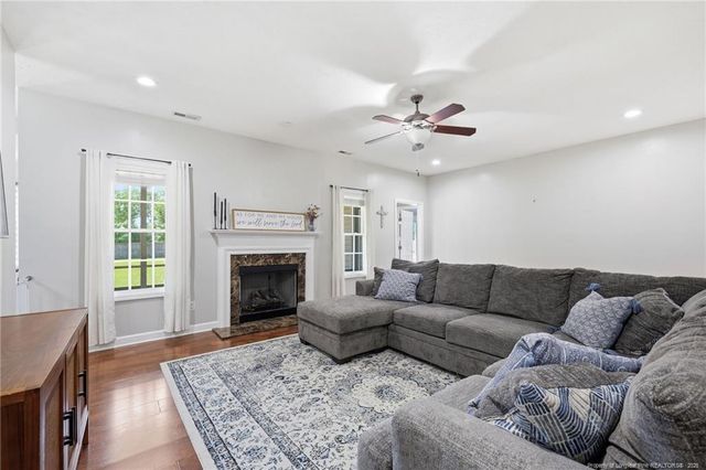 6590 Colepark Drive, Hope Mills, NC 28348