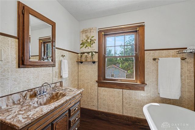 40 E Parkwood Drive, Dayton, OH 45405