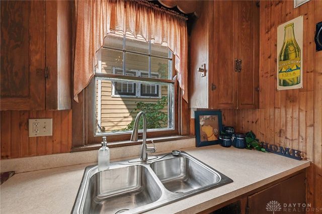40 E Parkwood Drive, Dayton, OH 45405
