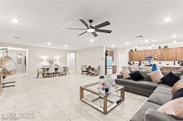 7502 Lush Oasis Avenue, Las Vegas, NV 89113