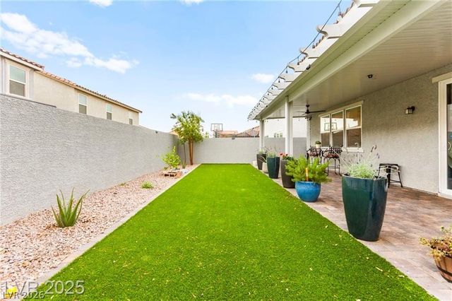 7502 Lush Oasis Avenue, Las Vegas, NV 89113
