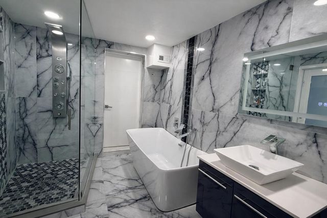 5823 Churchill Circle W, West Palm Beach, FL 33405