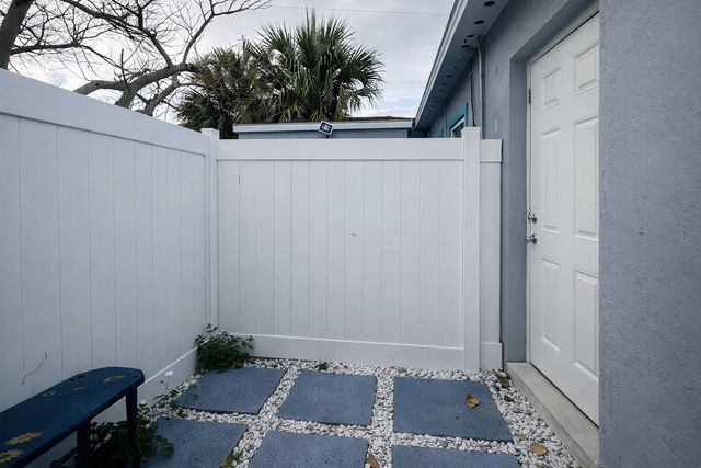 5823 Churchill Circle W, West Palm Beach, FL 33405