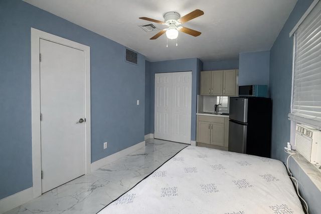 5823 Churchill Circle W, West Palm Beach, FL 33405