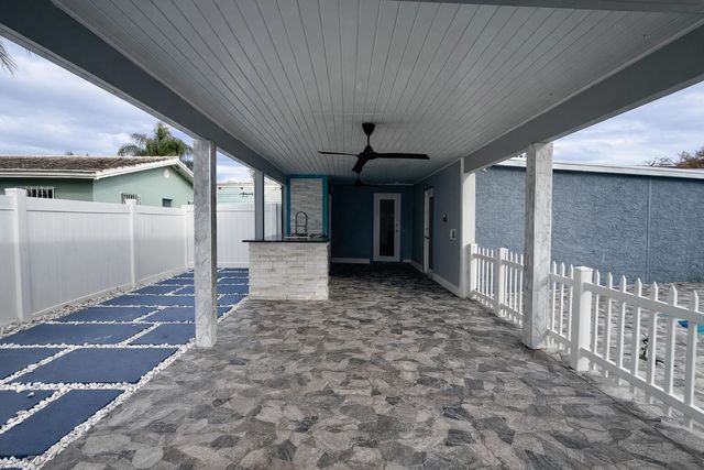 5823 Churchill Circle W, West Palm Beach, FL 33405