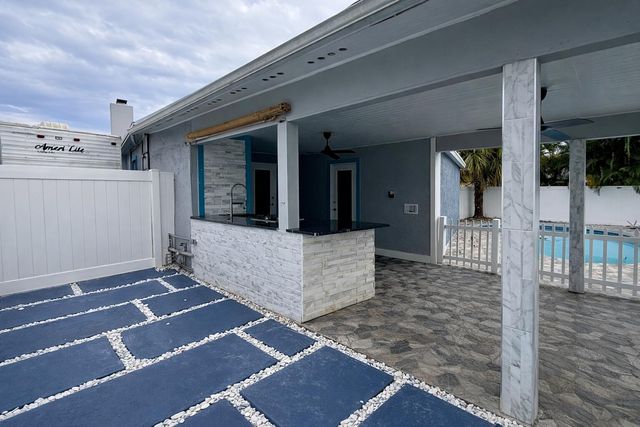 5823 Churchill Circle W, West Palm Beach, FL 33405