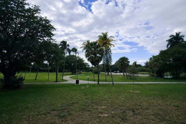 5823 Churchill Circle W, West Palm Beach, FL 33405