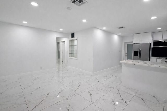 5823 Churchill Circle W, West Palm Beach, FL 33405