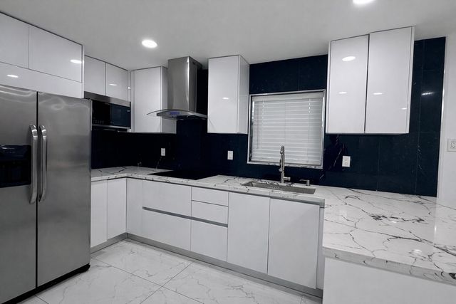 5823 Churchill Circle W, West Palm Beach, FL 33405