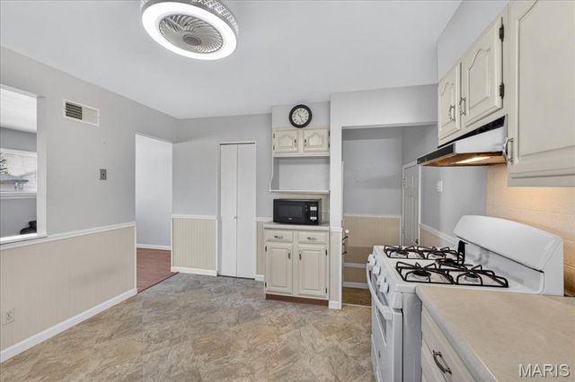 206 Freeman Drive, Oakville, MO 63129