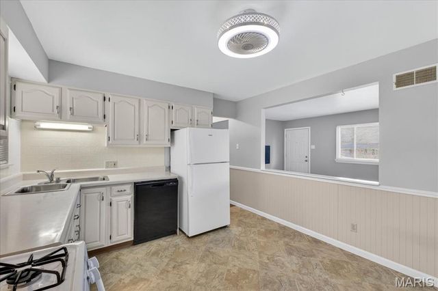 206 Freeman Drive, Oakville, MO 63129