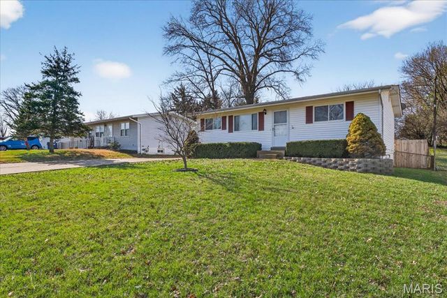 206 Freeman Drive, Oakville, MO 63129