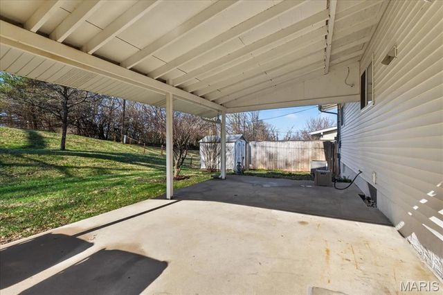 206 Freeman Drive, Oakville, MO 63129