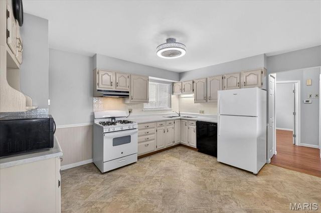 206 Freeman Drive, Oakville, MO 63129