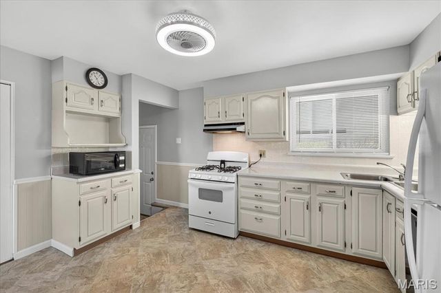 206 Freeman Drive, Oakville, MO 63129