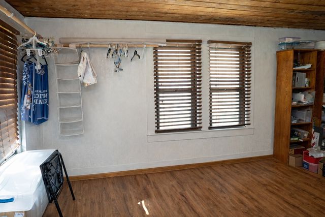 801 S Hall Street, Ennis, TX 75119