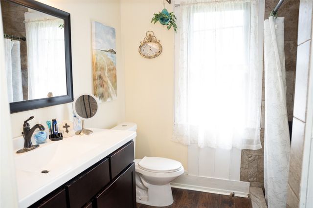 801 S Hall Street, Ennis, TX 75119