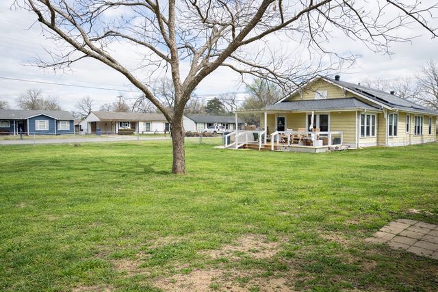 801 S Hall Street, Ennis, TX 75119