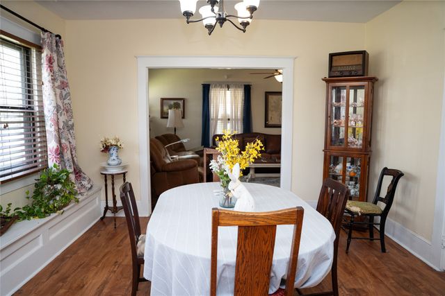 801 S Hall Street, Ennis, TX 75119